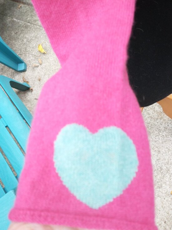 Sweater: cashmere, pink, cuff hearts, x long sleeves. Size XS - by Gene Meyer - Picture 2 of 3
